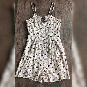 BOW PATTERNED ROMPER